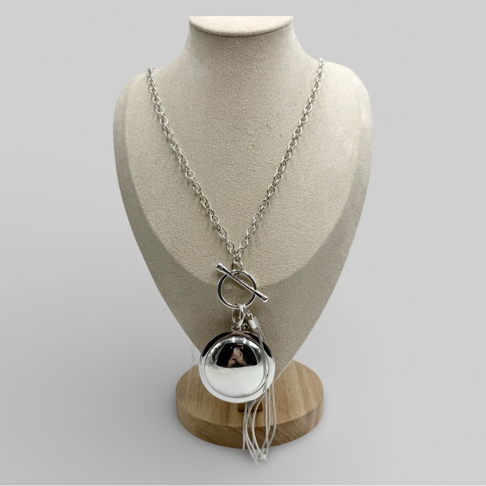 C1946 Silver Tone Tussle Large Pendant Drop Toggle Necklace